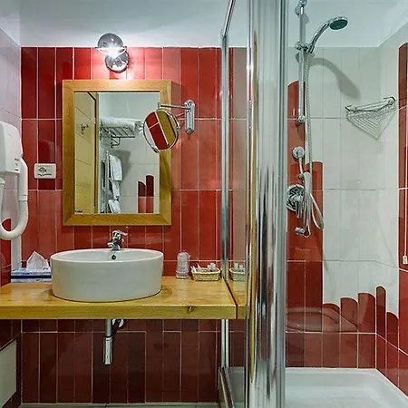 Grotta Di Tiberio 4*