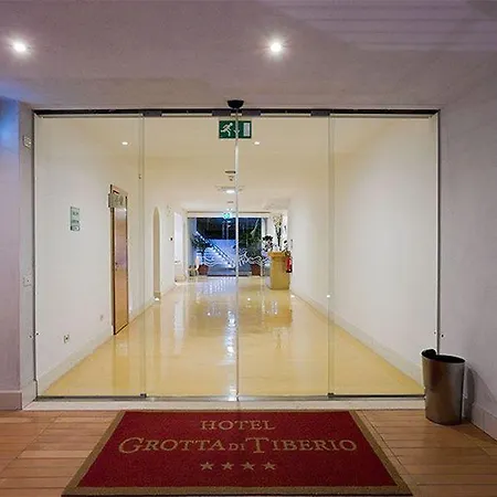Grotta Di Tiberio 4*